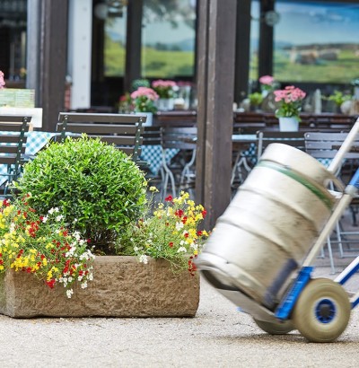 Bierlieferung zum Biergarten