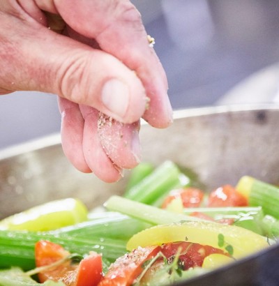 Prise Gewürzsalz zum Verfeinern