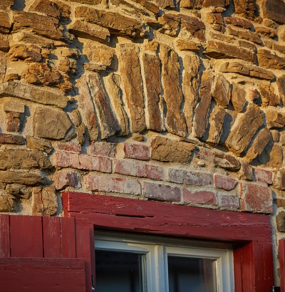 Gem&auml;uer der Burg Honrath
