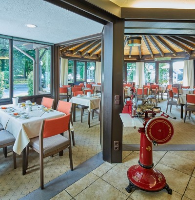 Frühstücksraum im Pavillon mit Wintergarten