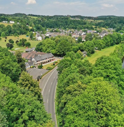 Top-Lage mitten im Grünen und doch nach der Stadt Köln und Bonn